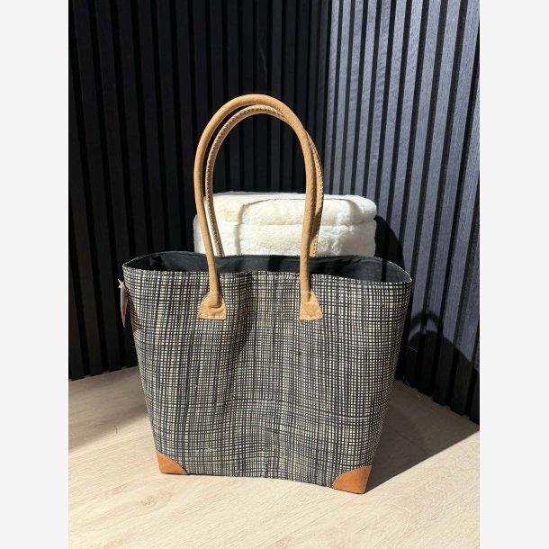 Madam Gr�skar - Strandtaske Sort/beige ternet mix 43x33cm.