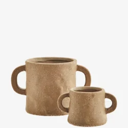 Madam Stoltz - Urtepotteskjuler m/re Stentj D: 8,5 H: 7 cm.