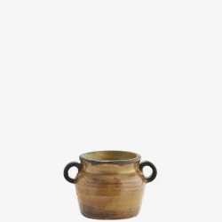 Madam Stoltz - Urtepotteskjuler m/re Stentj D: 12 H: 7,5 cm.