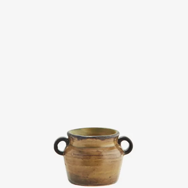 Madam Stoltz - Urtepotteskjuler m/re Stentj D: 12 H: 7,5 cm.