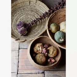 Madam Stoltz - rund kurv p fod flere strrelser Vandhyacint.