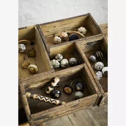 Madam Stoltz - RE USED Hylde af murstensforme ca. 40x10x40cm.