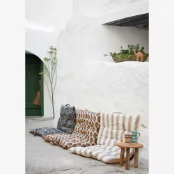 Madam Stoltz UNIKA skammel af genbrugstr D:30x25 cm