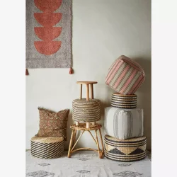 Madam Stoltz UNIKA skammel af genbrugstr D:30x25 cm