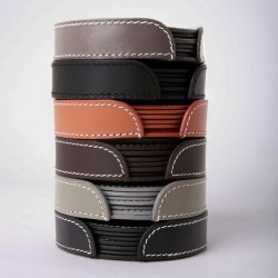 RSKOV - Coasters i hndlavet lder st m/6stk. inkl. holder Cognac.