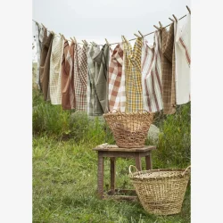 Madam Stoltz - Genanvendt tr skammel