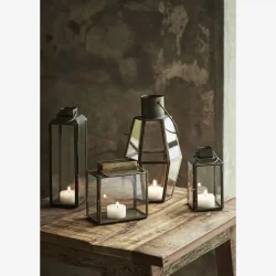 Madam Stoltz - Genanvendt tr skammel