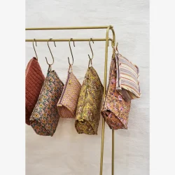 Madam Stoltz - Toilettaske Quilt Gul/pink/gr�n/r�hvid/koral 30x9x20 cm.