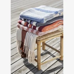 Madam Stoltz - Plaid m/striber R�hvid/bl�/lilla 125x175 cm.