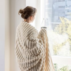 OH - Fluffy plaid 140 x 180 cm. Hvid/Rhvid